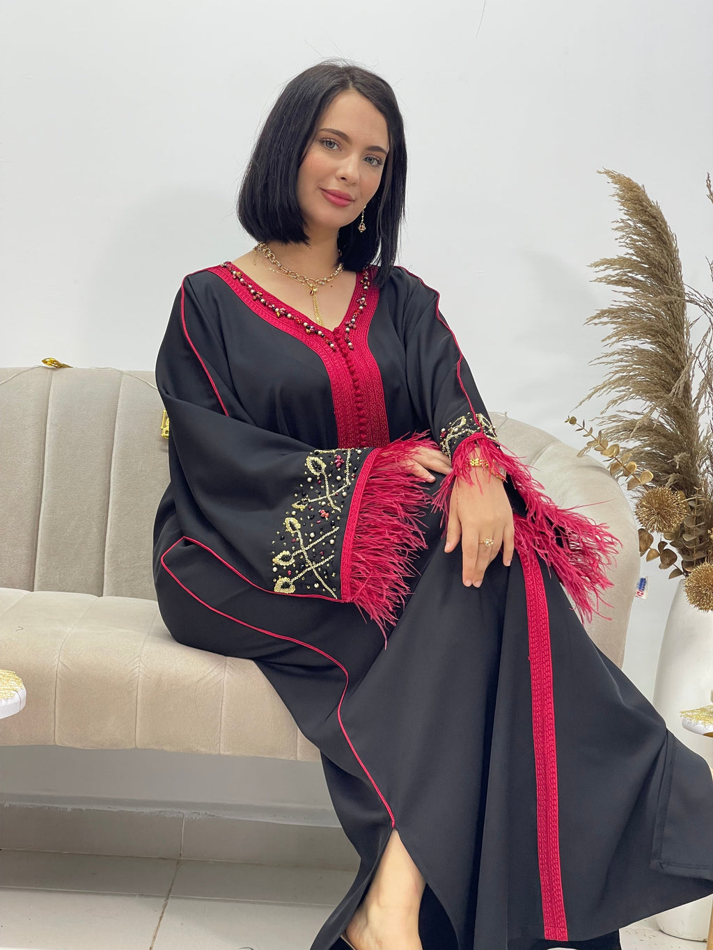 Abaya élégante à plumes