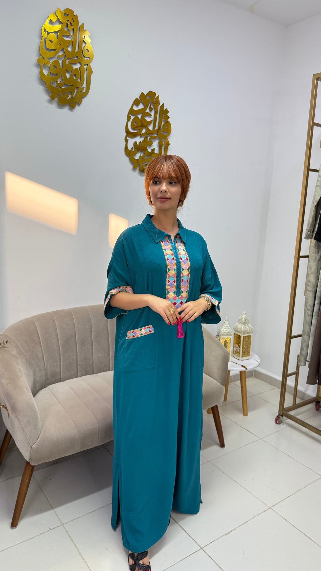 Abaya élégante pour femme aux détails raffinés